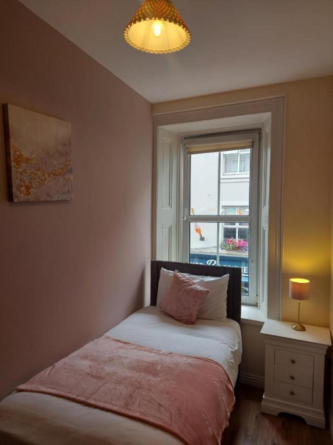 Latin Quarter Townhouse Apartment กัลเวย์ ภายนอก รูปภาพ