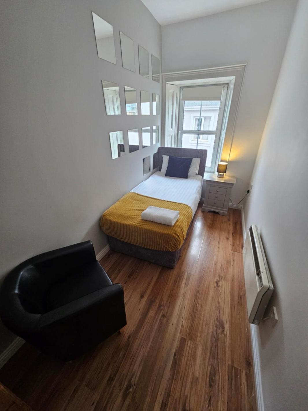 Latin Quarter Townhouse Apartment กัลเวย์ ภายนอก รูปภาพ