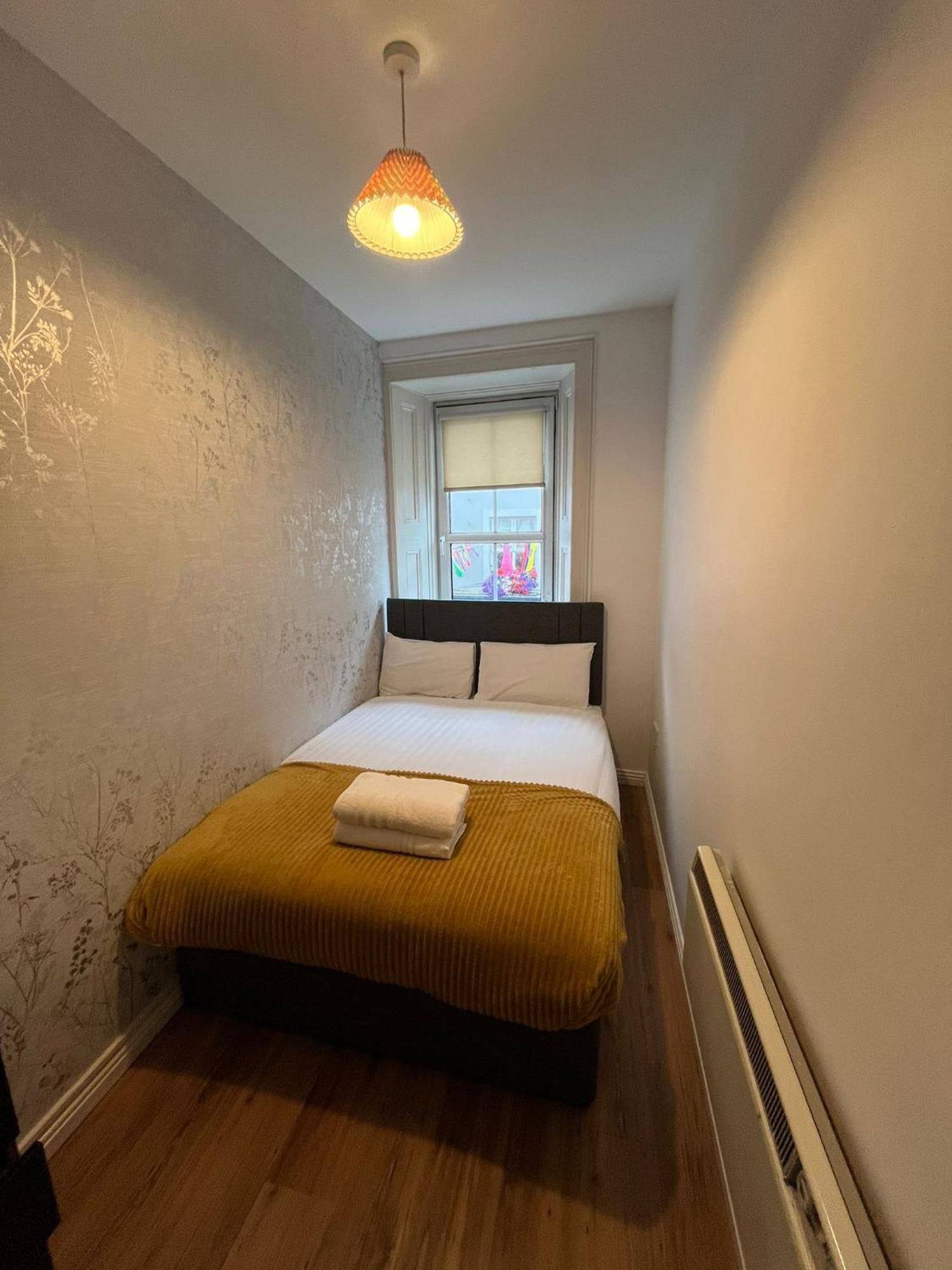 Latin Quarter Townhouse Apartment กัลเวย์ ภายนอก รูปภาพ